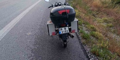 Direksiyon hâkimiyetini kaybeden motosiklet sürücüsü yoldan çıktı: 1 yaralı