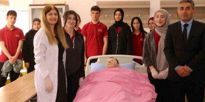 Erzincan’da meslek lisesi sağlık sektörüne bakım personeli yetiştiriyor