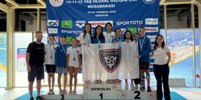 Yüzme sporunda toplam 14 madalya geldi