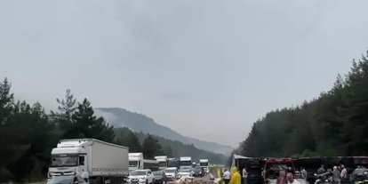 Pozantı-Adana istikameti tır devrilmesi nedeniyle trafiğe kapandı