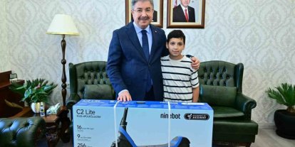 Eskişehir Valisi Dr. Erdinç Yılmaz, orman şehidinin evladı Batuhan’ın hayalini gerçekleştirdi