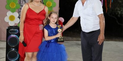 Köyceğiz’de Muhtar Acar’dan başarılı öğrenciye ödül