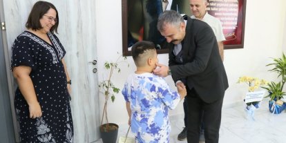 Bakanlığın Koruyucu Aile modeliyle bir çocuk daha yeni yuvasına kavuştu