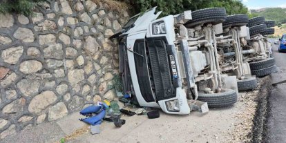 Beton mikseri devrildi: 1 ağır yaralı