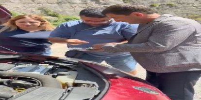 Cehennem Deresi Kanyonu’na gitmek isteyen ailenin aracı yolda kalınca yardımlarına belediye başkanı koştu
