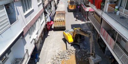 Efeler’de yol yenileme çalışmaları hız kesmiyor