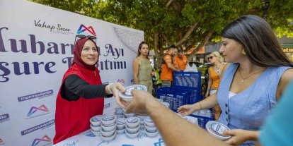 Mersin’de 13 ilçede eş zamanlı aşure dağıtımı