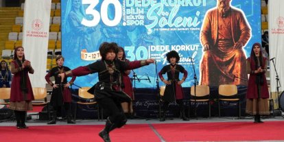 Dede Korkut Şöleni’nde 11 ülkeden 15 ekip sahne aldı