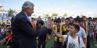 Kahta Belediyesi’nden yaz spor okulları öğrencilerine forma desteği