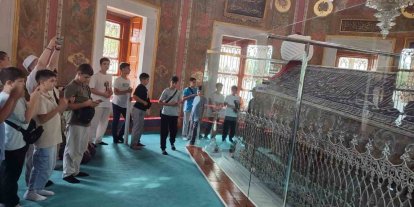 Eğitimlerini tamamlayan hafızlar ecdadın izinde tarihi yolculuk yaptı