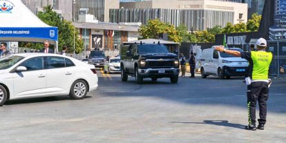 Trump ’Canavar’ ile otelden ayrıldı