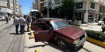 Eskişehir’de trafik kazası sebebiyle tramvay seferleri aksadı