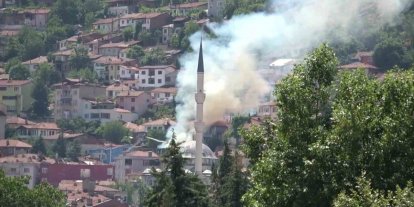 Elmas nineyi yangından itfaiyeciler kurtardı
