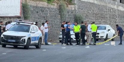 Diyarbakır’da seyir halindeki araca silahlı saldırı: 1 ağır yaralı