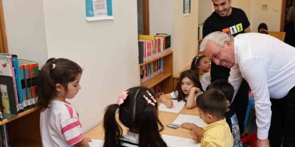Başkan Şadi Özdemir, çocuklar ve ebeveynleri ile kütüphane buluştu