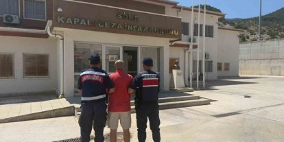 Hırsızlık suçundan aranan şahıs Kuşadası’nda yakalandı