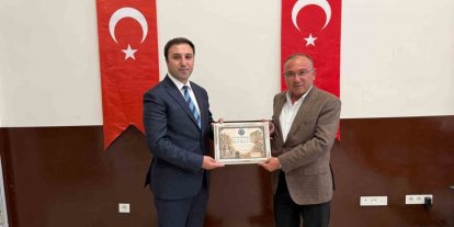 Çavdarhisar Kaymakamı Murat Ak’a Fahri Hemşehrilik Beratı