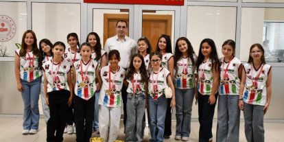 Tavşanlı’da şampiyon voleybol takımı kutlandı