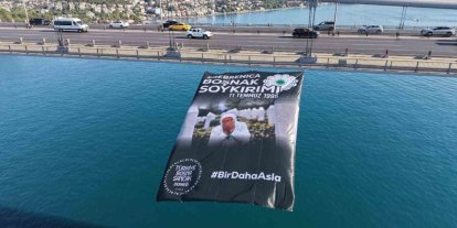 Srebrenitsa soykırımının 31. yıl dönümünde İstanbul Boğaz köprülerine pankartlar asıldı