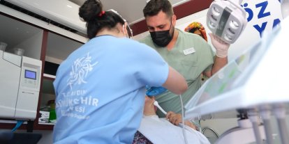 Mobil diş klinikleri üç ilçede vatandaşlarla buluştu