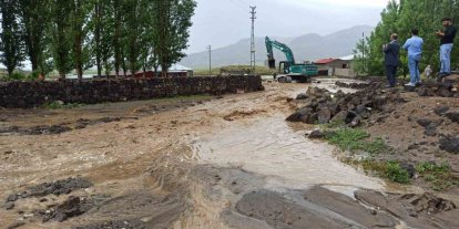 Ağrı’da sağanak sonrası taşkınlara müdahale edildi