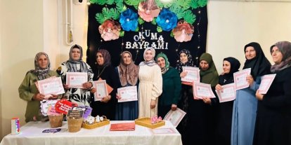 Ağrı’da okuma yazma öğrenen kadınlar için Okuma Bayramı düzenlendi