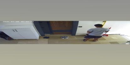 Elazığ’da bir şahıs, bina içerisindeki çöp kovasına idrarını yaptı