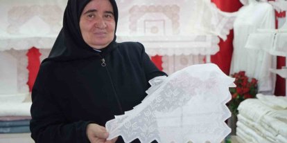 50 yıldır işlediği sanat ile gelinlik kızların çeyizini süslüyor