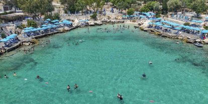 Mersin’de plajlar yaz sezonunda yoğun ilgi görüyor