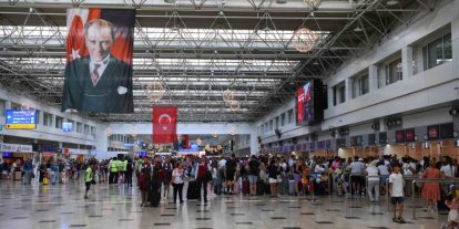 Bakan Uraloğlu: "İstanbul’daki iki havalimanımız, yılın ilk yarısında 78 ilin nüfusundan fazla yolcuyu ağırladı"