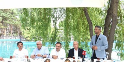 AK Parti Erzurum teşkilatı hizmetleri değerlendirdi