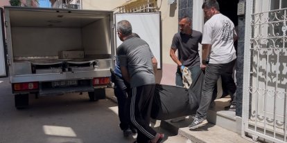 Talihsiz adam merdivenlerde can verdi... Acılı annenin feryadı yürekleri dağladı