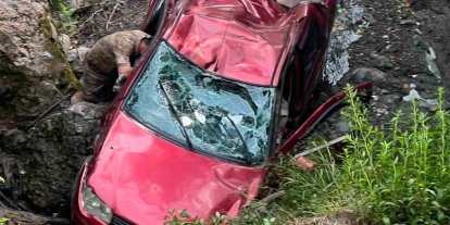 Payas’ta uçurumdan yuvarlanan otomobilin sürücüsü yuvarlandı