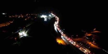 Yol çalışması ve trafik kazası birleşince Sakarya D-650 karayolunda trafik kilitledi
