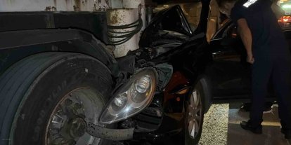 Bolu’da lüks SUV park halindeki tıra çarptı: 1 yaralı