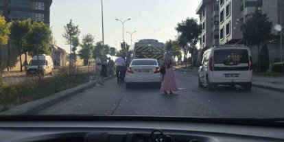 Eskişehir’de otomobilin servise çarptığı kazada maddi hasar oluştu