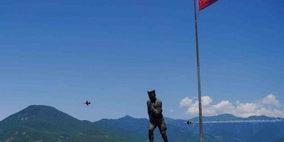 Türk Yıldızları Artvin semalarında prova uçuşuyla nefes kesti