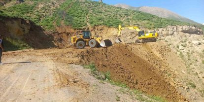 Ağrı’da köy yollarında bakım ve altyapı çalışmaları sürüyor