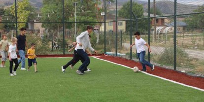 Okullar kapanınca çocuklar mahallelerindeki yeni sahayı doldurdu
