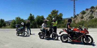 Jandarmadan motosiklet sürücülerine hayati uyarılar
