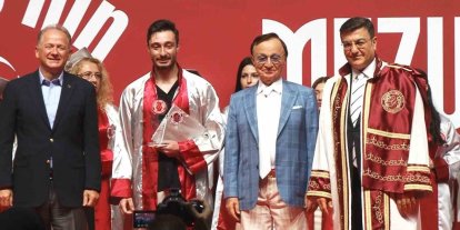 115 ülkeden öğrencisi bulunan üniversitede 3 bin 40 mezun sevinci