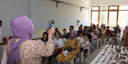 Kütahya’da çocuklar doğal taşların gizemli dünyasını keşfetti