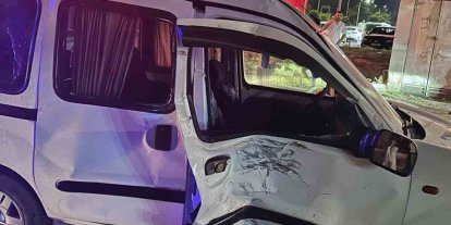 Samsun’da hafif ticari araç ile motosiklet çarpıştı: 5 yaralı