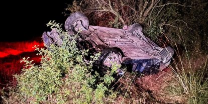 Tavşanlı’da otomobil takla attı: 1’i ağır 2 yaralı