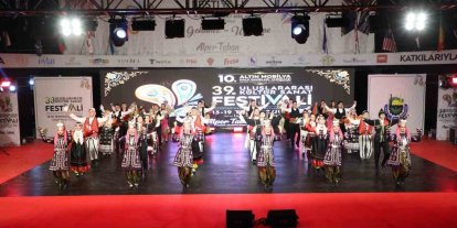 Dünyanın renklerini İnegöl’de buluşturan festival başladı
