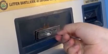 Eskişehir Büyükşehir Belediyesi’ne ait otomattan kartını ancak cımbızla alabildi