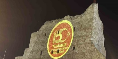 3 bin yıllık Birecik Kalesi’nde 15 Temmuz’a özel ışık gösterisi