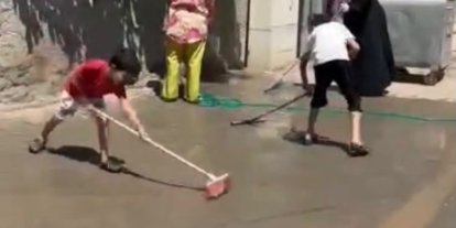 Batman’da onarım sonrası temizlenmeyen yolları vatandaşlar temizledi
