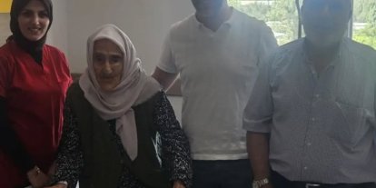 100 yaşındaki hasta kalça kırığı ameliyatının ardından yeniden yürüdü