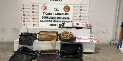 Gürbulak’ta oyuncak gitarın içinden uyuşturucu çıktı, tırda morfin ele geçirildi